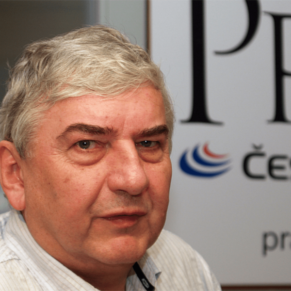 Obrázek epizody Do říjnového zábavného pořadu "Nedělní šálek kávy" si herec Miroslav Donutil pozval vynikajícího klarinetistu a dirigenta Felixe Slováčka. Dozvíme se tak nejen to, jak vystupoval společně s Karlem Gottem, ale jistě i mnoho dalších zajímavých věcí.