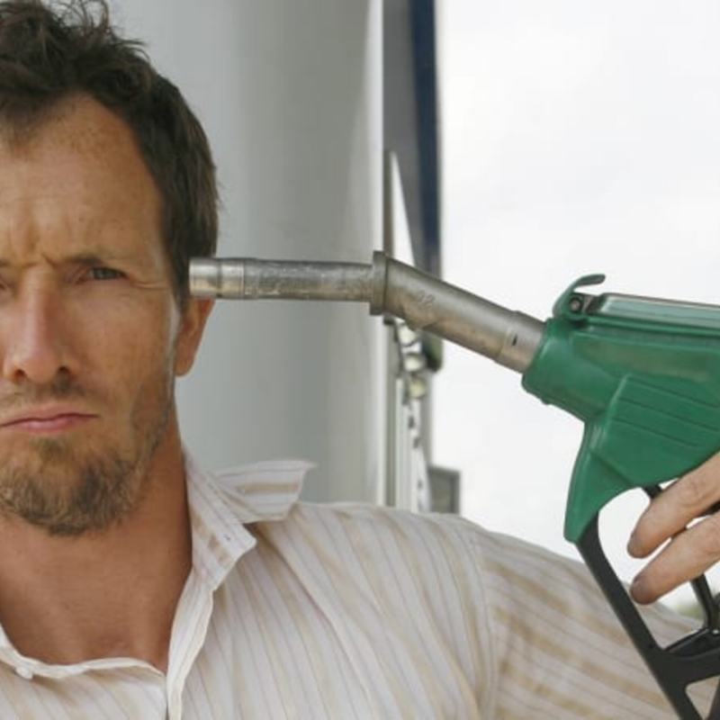 Obrázek epizody Benzin zdražil nejvíce za deset let, přestože cena ropy pět dní v řadě padá