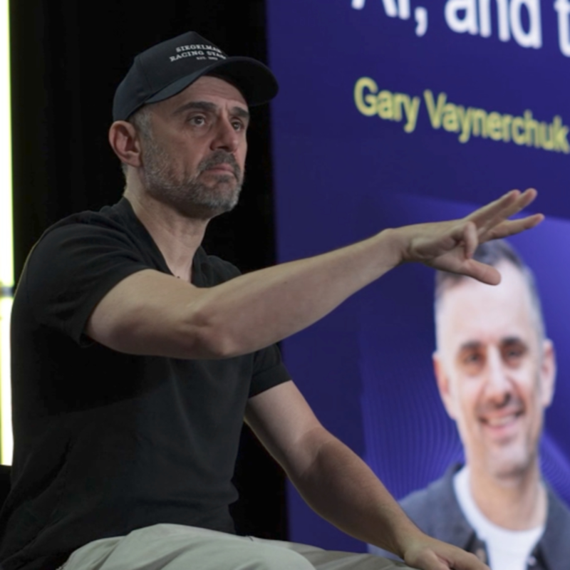 Obrázek epizody The Entrepreneur’s Edge in the AI & Social Media Era | RightNOW 2025 Keynote PART 1