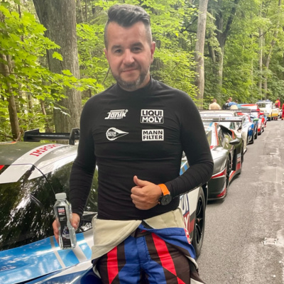 Obrázek epizody Marek Rybníček, automobilový závodník do vrchu | Podcasty Kraje Vysočina