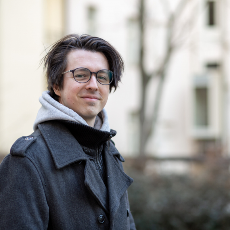 Obrázek epizody Jirka Burýšek: Podvody už necílí jen na seniory, výrazně přibývá i mladších obětí.