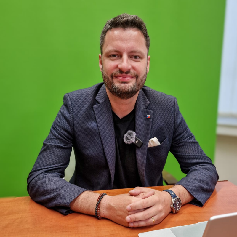 Obrázek epizody Organizovaný zločin se vždy podrží. Vláda přežila bitcoin od dealera. | Čau Praho #138