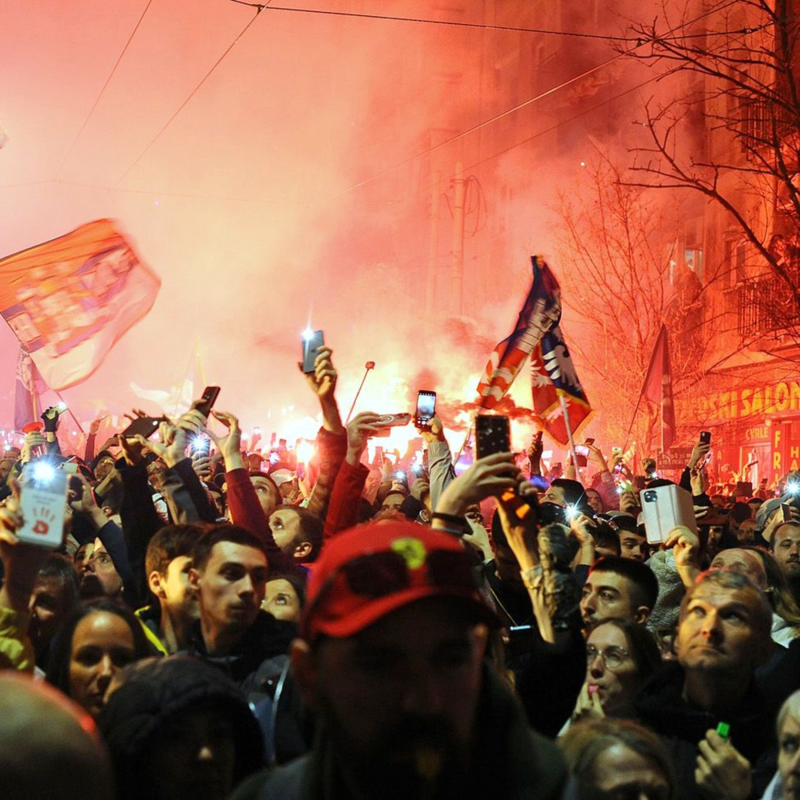 Obrázek epizody V Srbsku střety mezi demonstranty a policí přerostly v pouliční válku