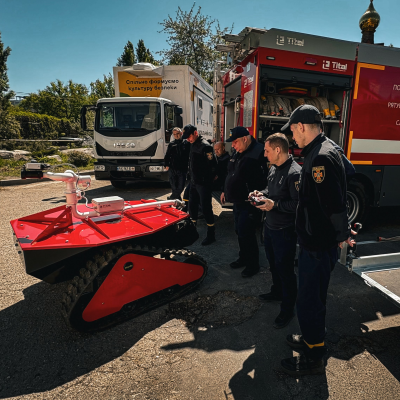 Obrázek epizody Reportáž: Požární robot, česká pomoc a poplach v Charkově