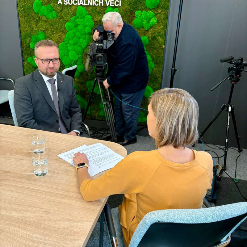 Obrázek epizody Marian Jurečka /KDU-ČSL/, vicepremiér a ministr práce a sociálnich věcí v demisi. Témata pořadu: nový premiér, kandidáti na ministra u prezidenta, jednaly senátní výbory