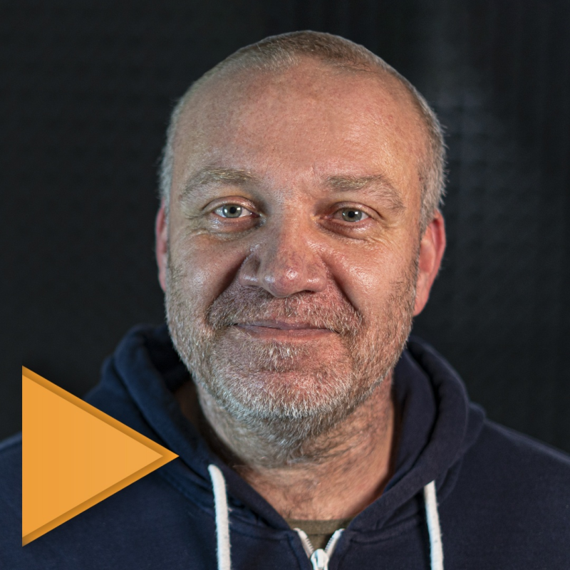 Obrázek epizody Martin Kavka: Auta vybuchují jen ve filmu. Hasiči musí k požáru vyjet do dvou minut