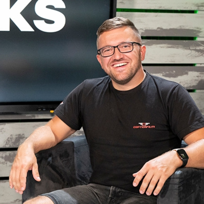 Obrázek epizody Filip Brázdil: Jak se natáčí s drony pro mezinárodní produkce? / NFN Talks / 9. 9. 2022