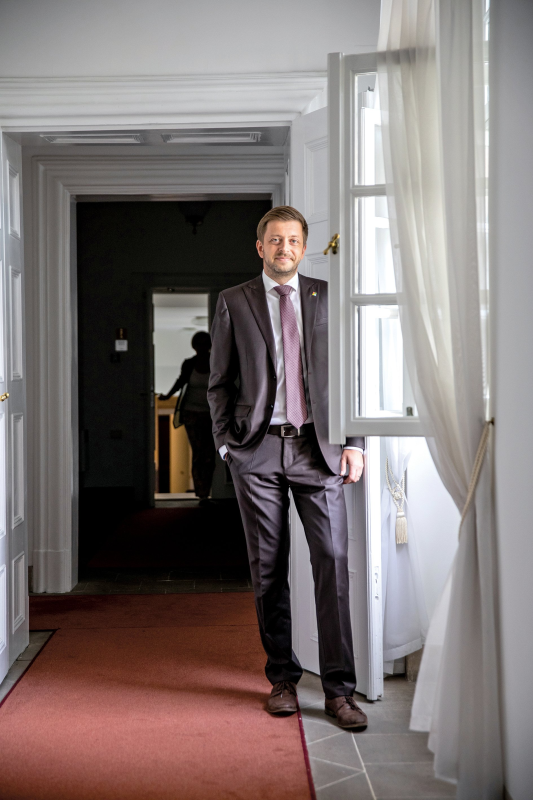 Obrázek epizody Předvolební speciál s Vítem Rakušanem: Od vstupu do EU nemá Česko společný cíl