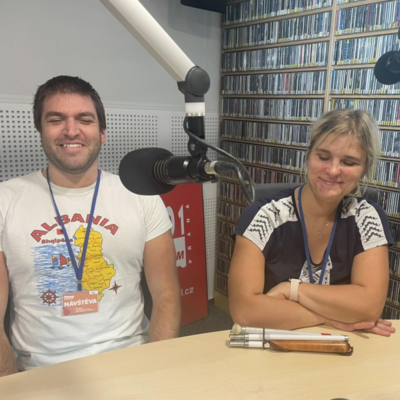 Obrázek epizody Ešus 14/11/2022: Jana a Petr, jak se cestuje nevidomým rodičům se třemi dětmi