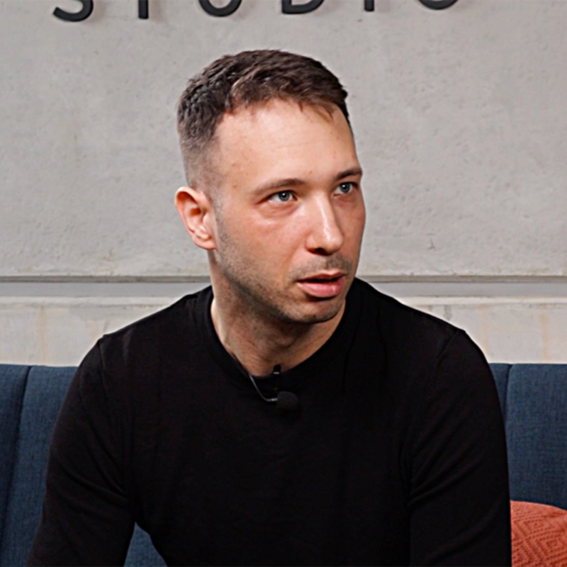 Obrázek epizody Na stovku zrychlí za 3 sekundy a stojí půl milionu. Auta od českého konstruktéra si složíte i sami