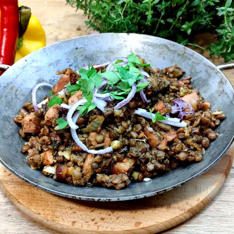 Obrázek epizody Čočka s uzeným po trampsku – bašta za 10 minut a pár kaček