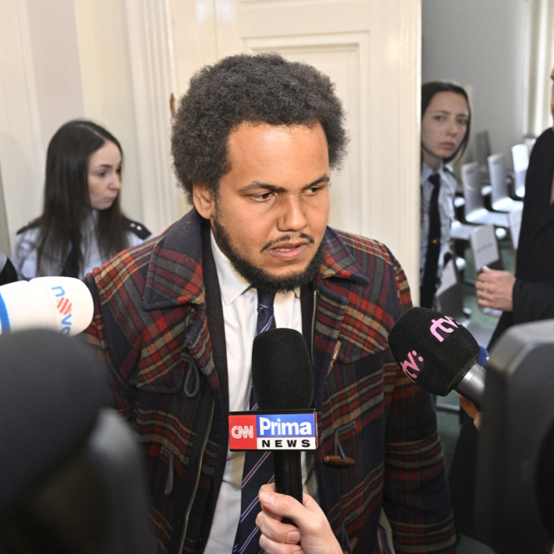 Obrázek epizody Soud odmítl Feriho žádost o podmíněné propuštění. Namísto toho byl obžalován z dalšího znásilnění