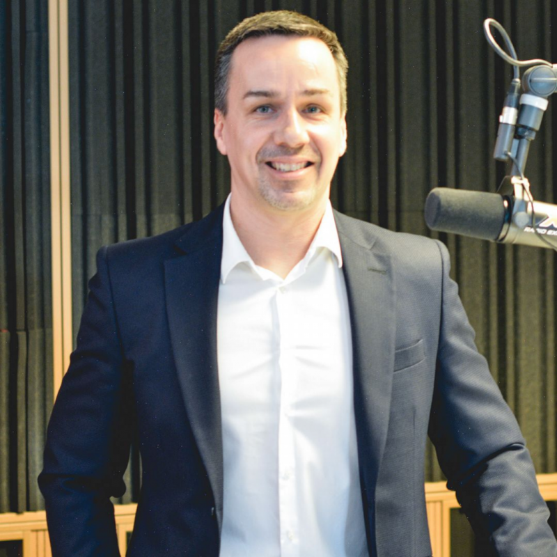 Obrázek epizody Erik Tomáš - Smer bude naďalej trvať na tajnej voľbe kandidátov... (Braňo Závodský Naživo)