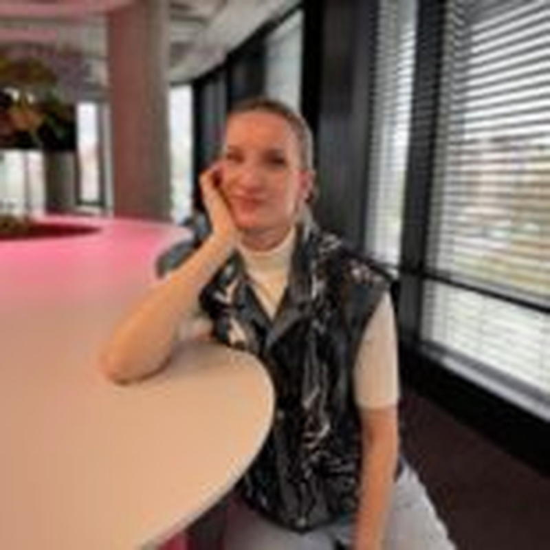 Obrázek epizody Adéla Vinczeová: V show U Adély vzniká mini party. Stačí tři minuty a vznikne něco, co tu ještě nikdy nebylo