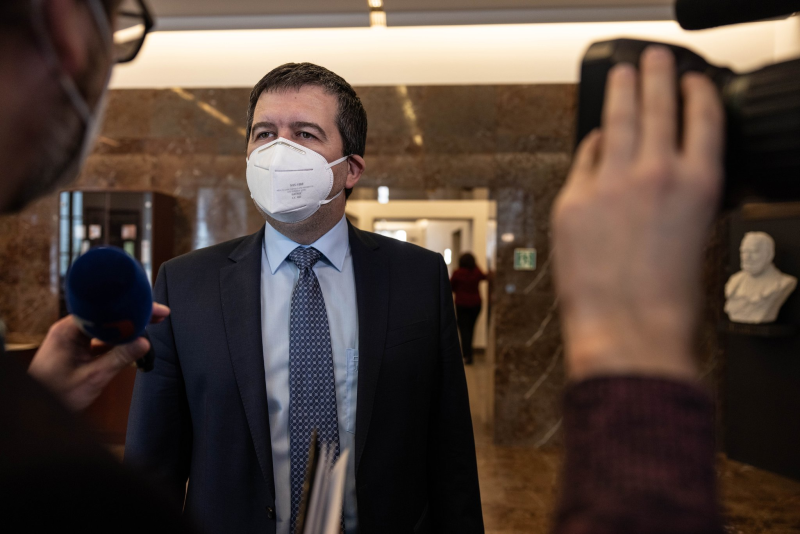 Obrázek epizody Lži a nezodpovězené otázky. Má Hamáček odejít?