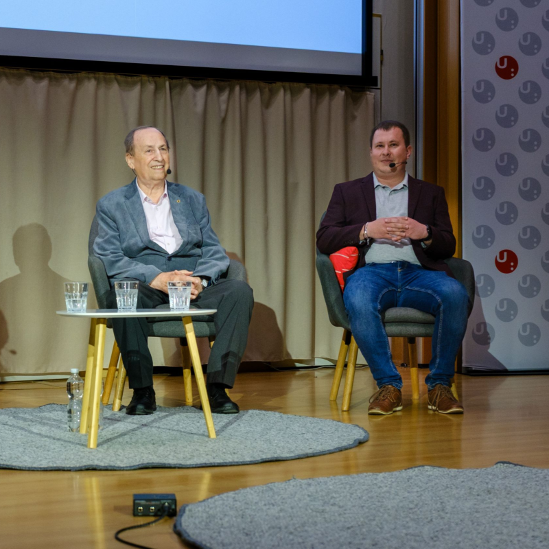 Obrázek epizody UPCE On Air: Speciální podcast z 1. srazu absolventů Univerzity Pardubice