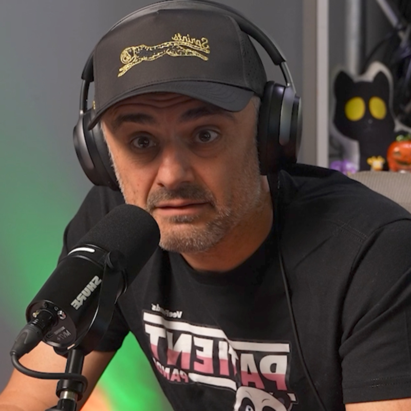 Obrázek epizody Career Pivots, Entrepreneurship and Overcoming Fear | Tea with GaryVee Ep #85