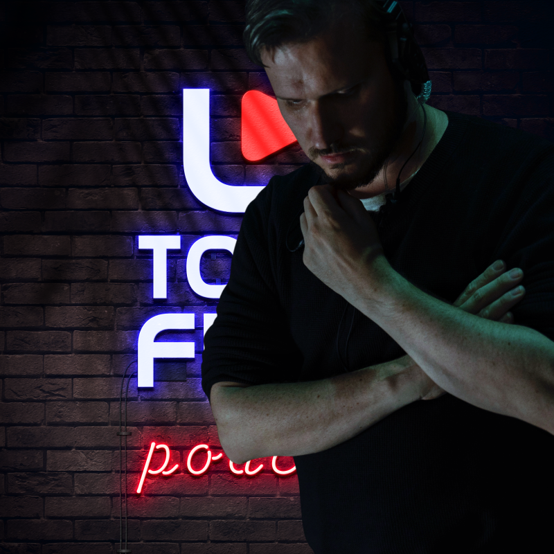 Obrázek epizody Sebevražda třinácti ranami nožem? | Režisér Jiří Sádek o filmové Anetě i fenoménu true crime