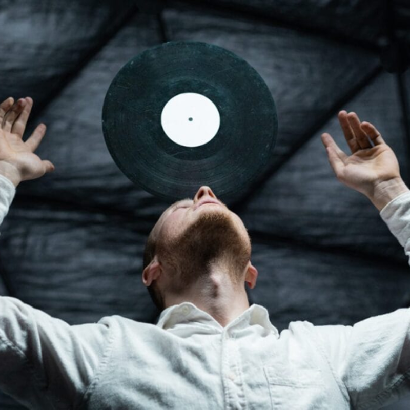 Obrázek epizody Festival UP: „Město je jako jeviště, publikum aktivním partnerem a cirkus je umění, které nám pomáhá obývat svět jiným způsobem“