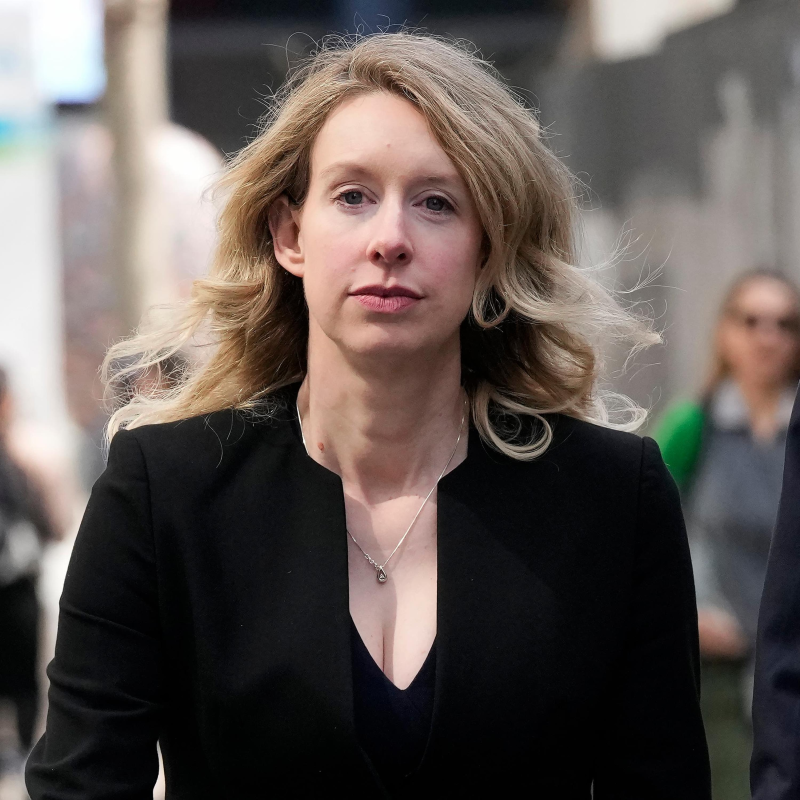 Obrázek epizody Elizabeth Holmes is back in the spotlight: why can’t we look away?