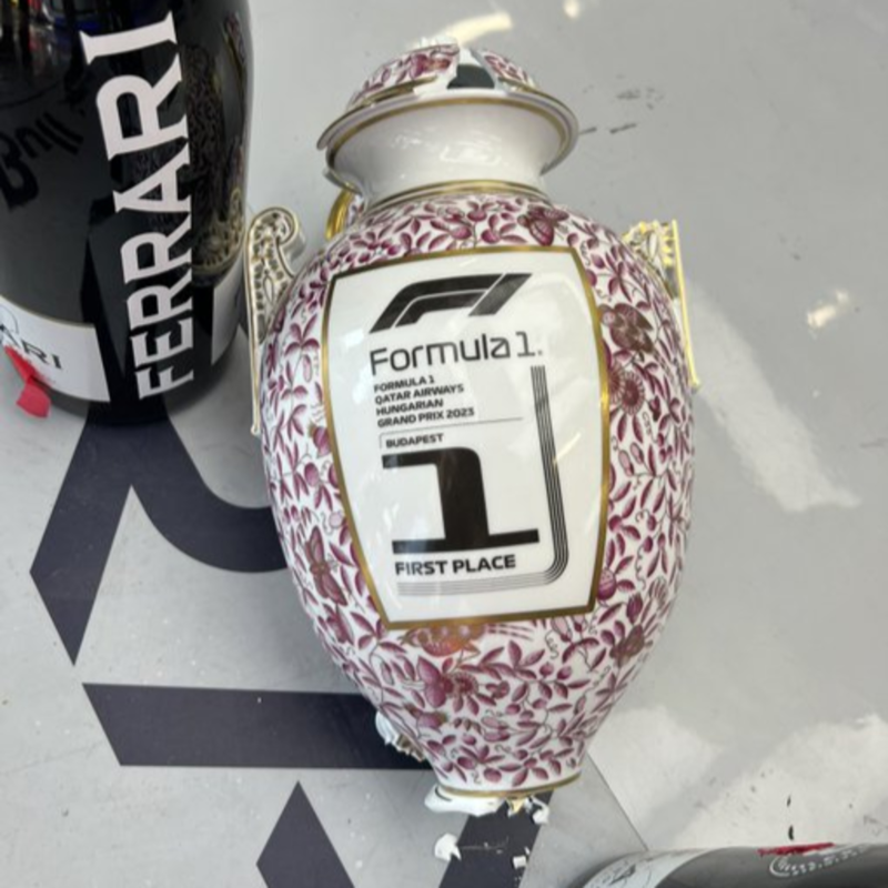 Obrázek epizody Zlomený rekord i trofej, Ricciardov comeback a pneumatikový experiment | EisKing DEBRIEFING 12/23