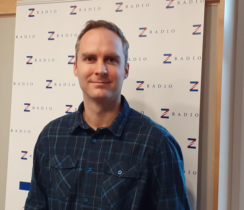 Obrázek epizody Ondřej Kubal: Nepiju už čtrnáct let, velké procento lidí pije už tak často, že to ohrožuje jejich zdraví. Dealkoholizovaný nápoj prošel procesem, kdy byl alkohol z nápoje odstraněn