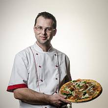 Obrázek epizody Úspěch pizzy je v její jednoduchosti. Teď je to nejoblíbenější jídlo, které si můžete vzít s sebou, říká pizzař Robert Štrba