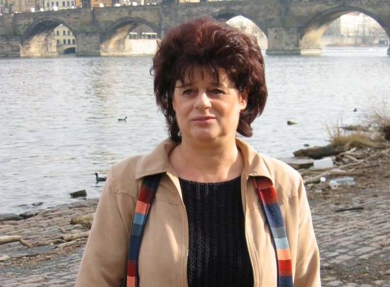 Obrázek epizody Století 21 #30 - Renata Balcarová - "Naši občané jsou v České republice kriminalizování.... Tam kde by mohl být alternativní trest uložený, tak se ukládá odnětí svobody...". Poutavé povídání plné emocí a zkušeností z prostředí vězeňské služby.