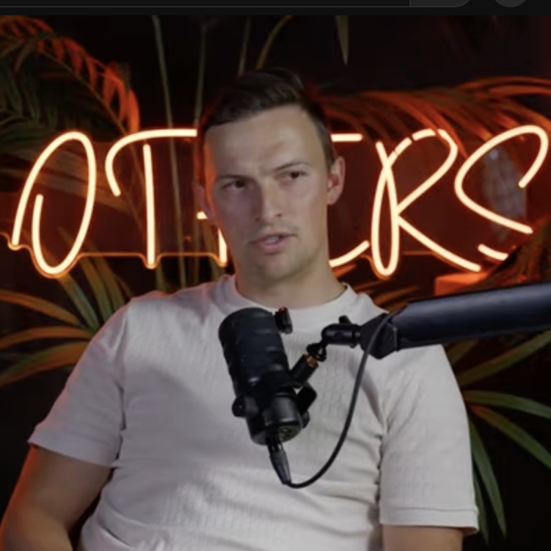 Obrázek epizody 69: „2 roky jsem přespával v autě.“ Dnes vlastní portfolio +370 bytů a +100 optik - Martin Vohralík
