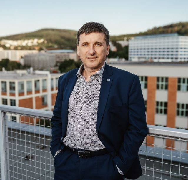 Obrázek epizody Senátor Goláň o zřízení datových schránek: Je to nový prostředek komunikace a ušetří se spousty peněz