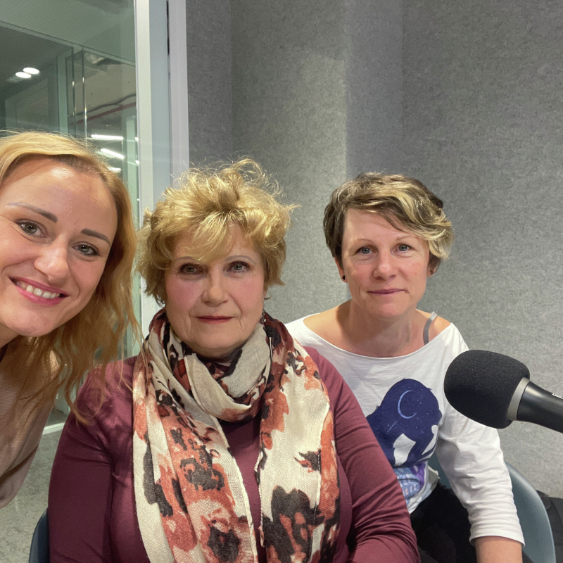 Obrázek epizody "Psychické onemocnění si nevybírá, potkat může každého." S organizací Modré dveře o službě sociální rehabilitace i o varovných signálech psychických obtíží