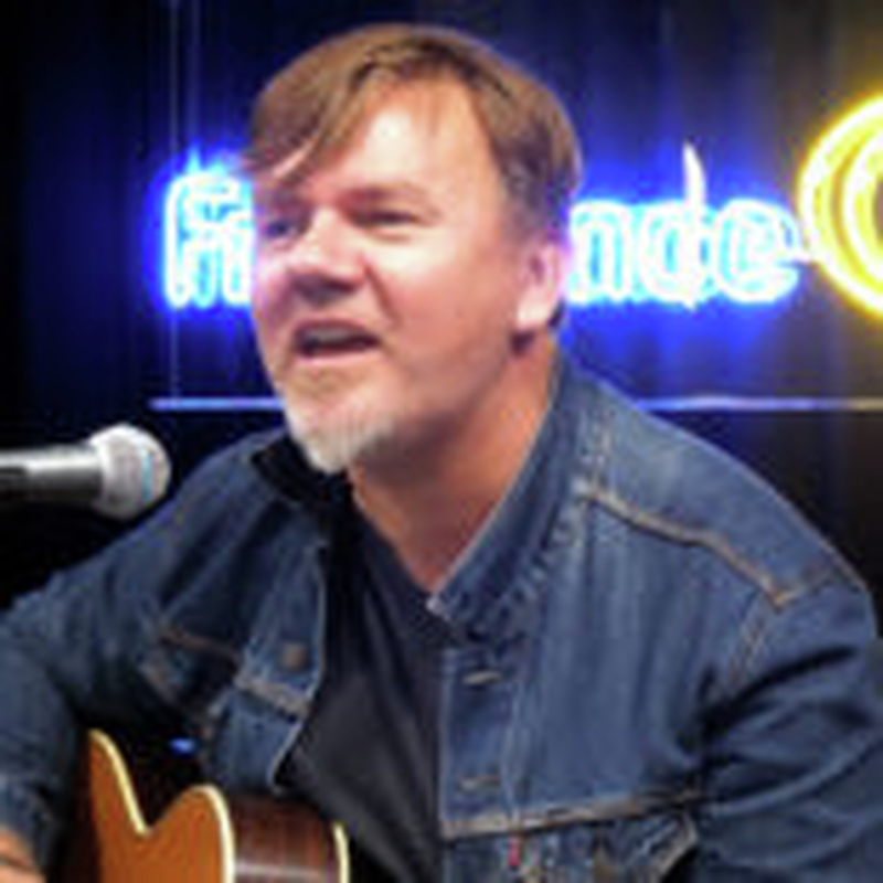 Obrázek epizody Michal Hrůza: Nová deska Kouzlo samoty ukazuje moji jinou tvář. Dovolil jsem si na ní víc než kdy dřív