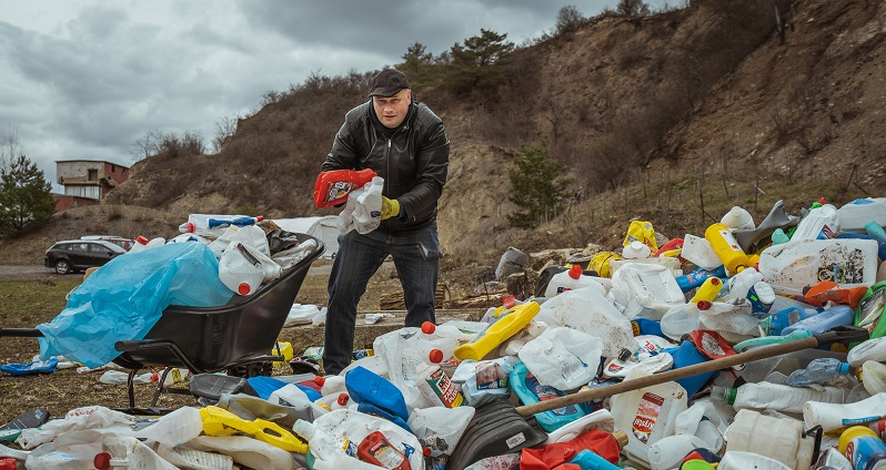 Obrázek epizody Náš nejzávažnější nález byla protitanková mina, říká Janoušek z projektu Ukliďme Česko