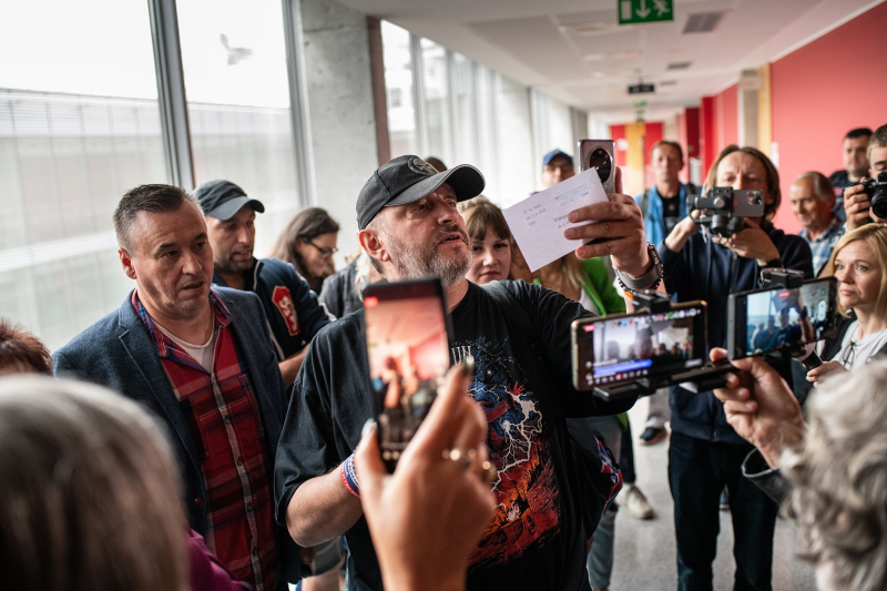 Obrázek epizody Obchodník s dezinformacemi Zítko straší lidi a prchá před policií