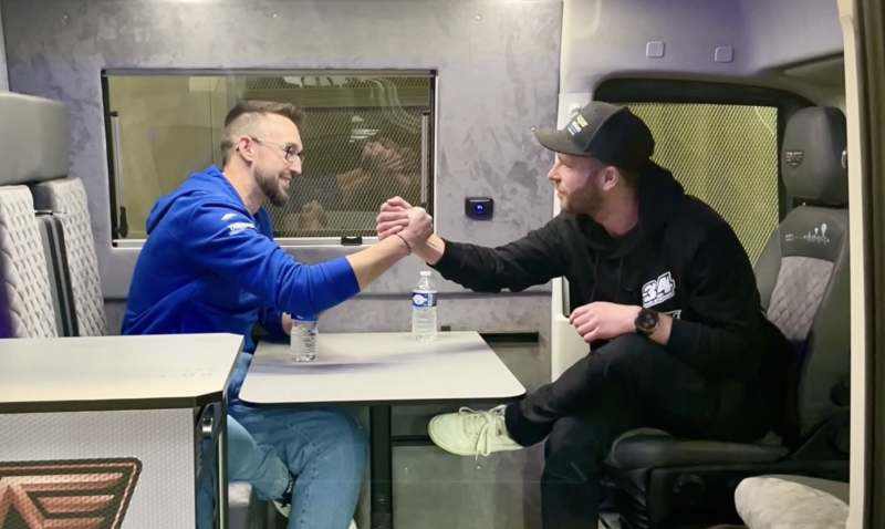 Obrázek epizody 🎙️ Písek ve vinglu #8 - Ervín Krajčovič ml. nám prozradil, co je flat track