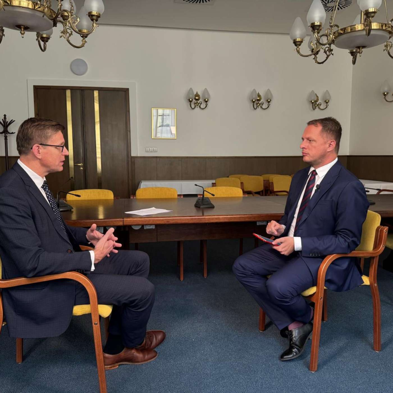 Obrázek epizody Platy ústavních činitelů po rozhodnutí Senátu, výpověď bez udání důvodu, dopravní infrastruktura kvůli dostavbě Dukovan (1. 2. 2025) HOST: Martin Kupka /ODS/