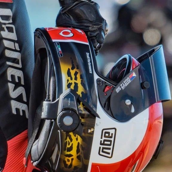 Obrázek epizody #003 Motointerkomy – co to MESH na helmě?