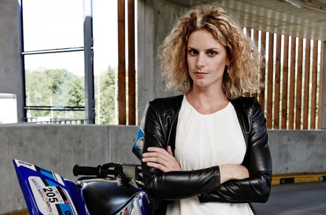 Obrázek epizody Auto sice umím opravit, ale nechci. Na to mám navigátora, říká rallye závodnice Ollie Roučková