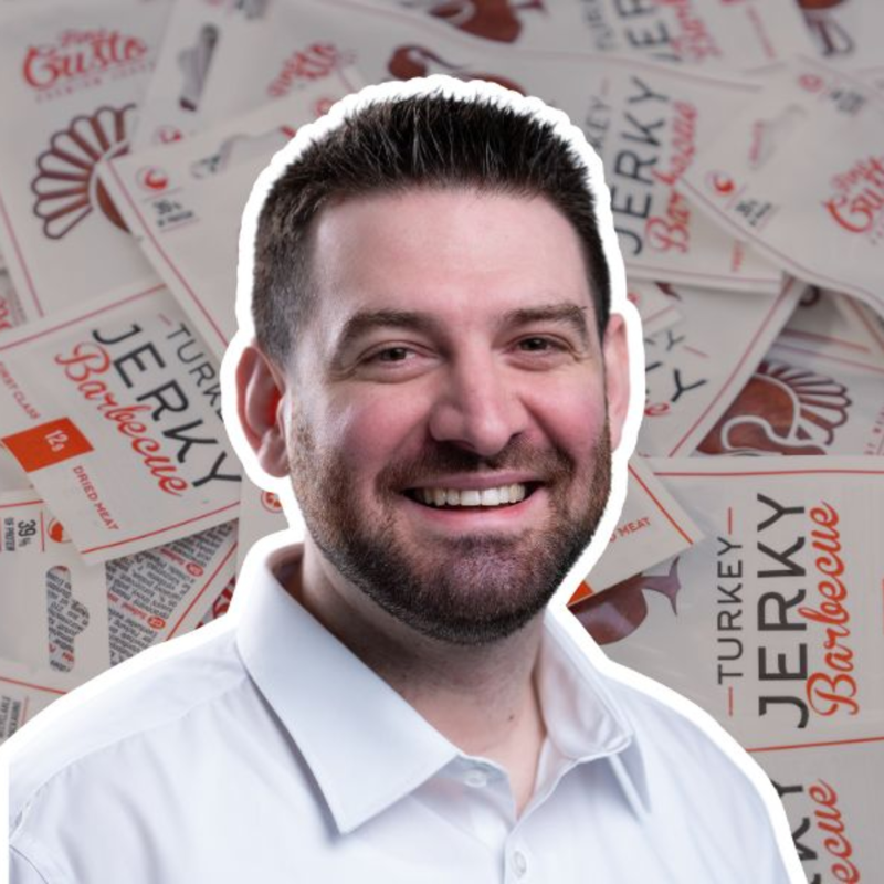 Obrázek epizody Má největší firmu na sušené maso: Zpracujeme tři tuny masa denně, dodáváme i britské armádě. Děti sušené maso milují