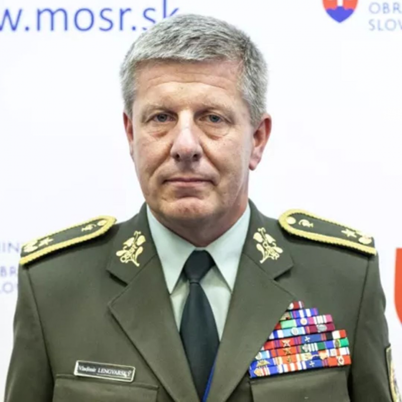 Obrázek epizody Vladimír Lengvarský - Ak sa na vláde nájde väčšina na odobrenie Sputnika, podpíšem jeho použitie