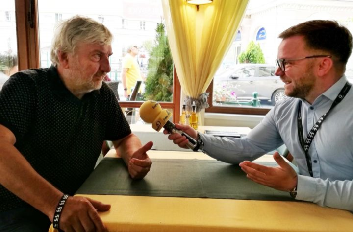 Obrázek epizody Posílal jsem během pandemie finance do domovů důchodců a dětských domovů, svěřil v Press klubu Miroslav Donutil