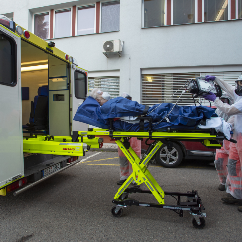 Obrázek epizody Zemřela pacientka převezená do Polska