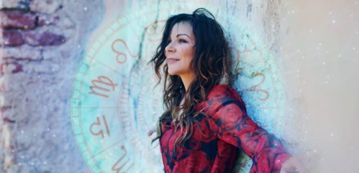 Obrázek epizody Helen Staňků: V kartách vidím úplně všechno. Raději si je nechám vyložit od kolegyně, ta mě může trochu šetřit