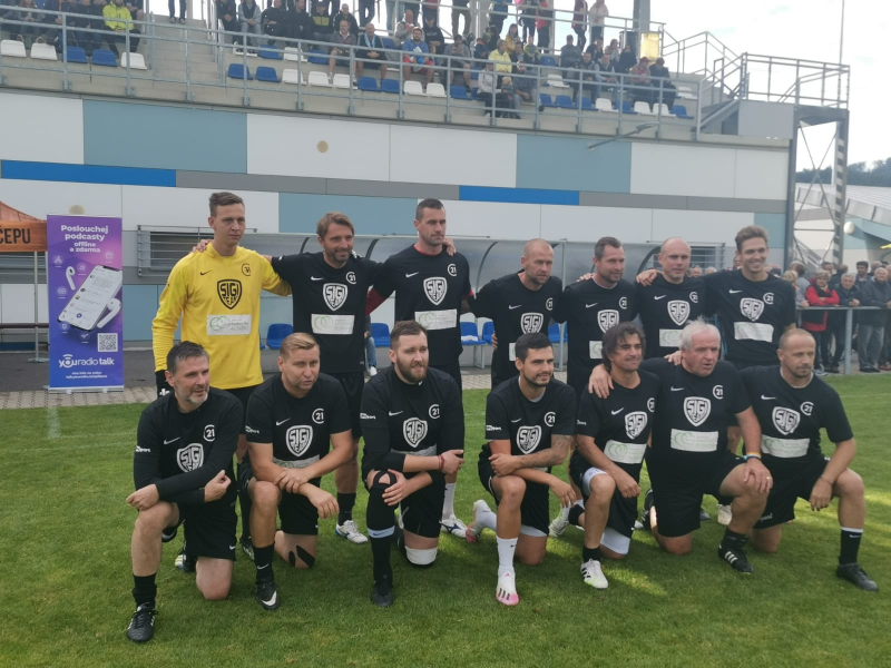 Obrázek epizody 100 let fotbalu ve Vrchlabí – Exkluzivní rozhovory s hráči, komentáře ke hře i k výkonům, ze světa sportu i showbyznysu. Vychutnejte si část atmosféry nejen s hvězdami legendárního Sigi teamu.