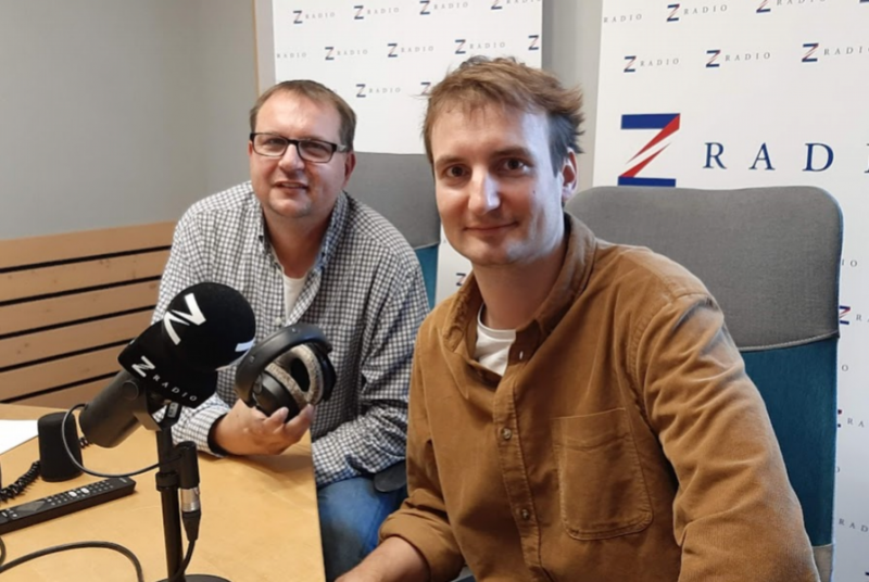 Obrázek epizody Rád narušuju škatulky žánrů, říká režisér filmu Atlas Ptáků Olmo Omerzu