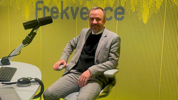 Obrázek epizody Marek Ženíšek: V jednacím sále zůstal i přes opoziční bojkot jeden poslanec ANO