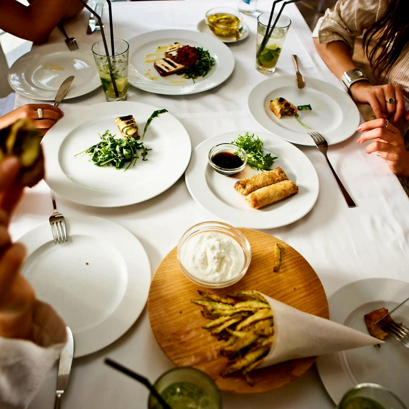 Obrázek epizody Small Talk #153 - Jak se chovat u stolu, když jsme dojedli, ale na talířích pořád něco zbývá?