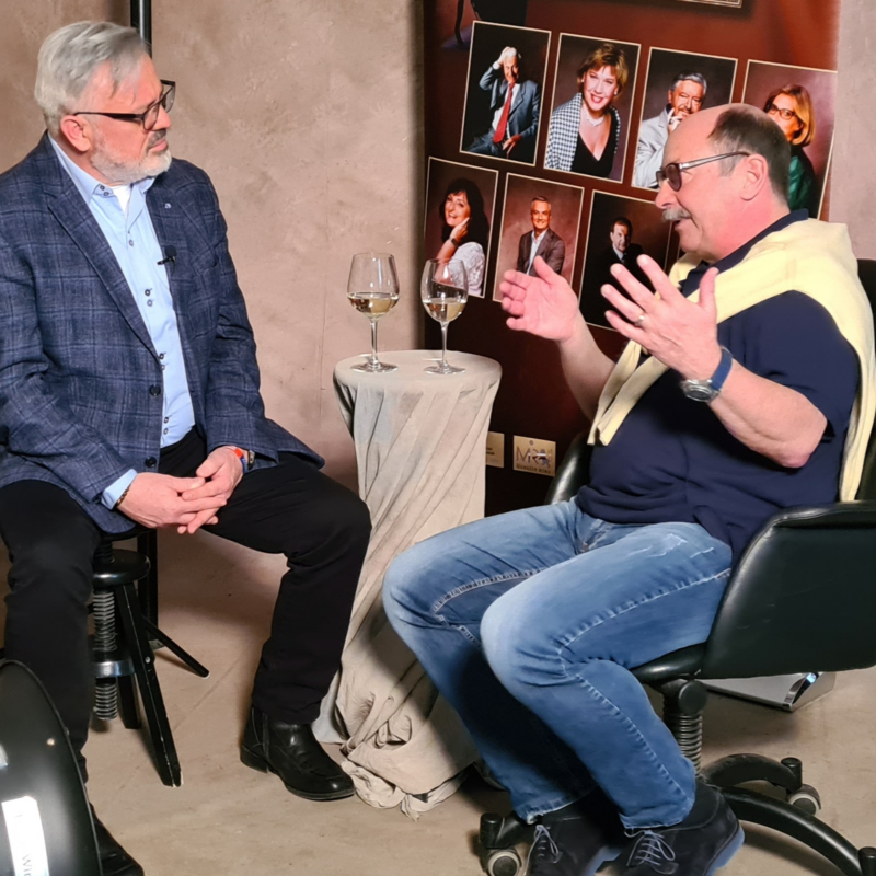 Obrázek epizody Fotograf Jadran Šetlík debatoval s Petrem Kazíkem o svých jedinečných manažerských portrétech