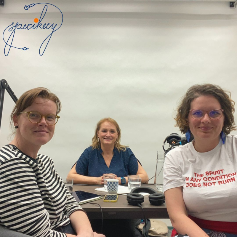 Obrázek epizody V laboratoři to musím nejdřív pochopit já, u soudu musím být nestranná: o tlumočení s Danou Peňázovou