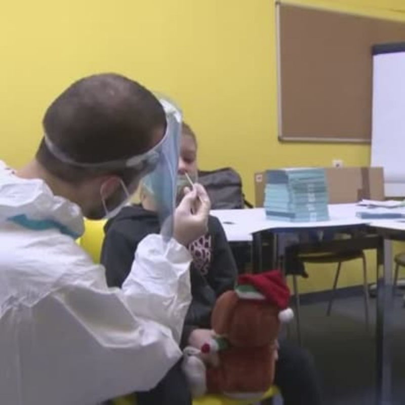 Obrázek epizody Nový tendr na testy pro školy